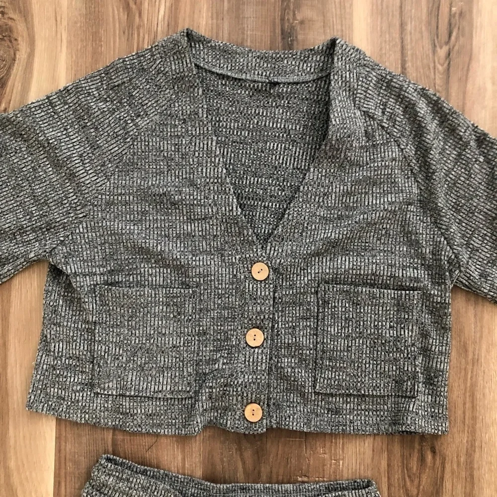 Unbranded gray knit long sleeves and shorts lounge set fit medium